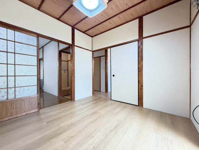 西脇貸家の洋室