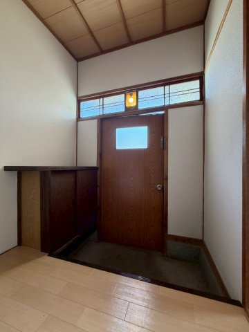西脇貸家の玄関