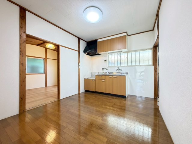 西脇貸家の居間・リビング