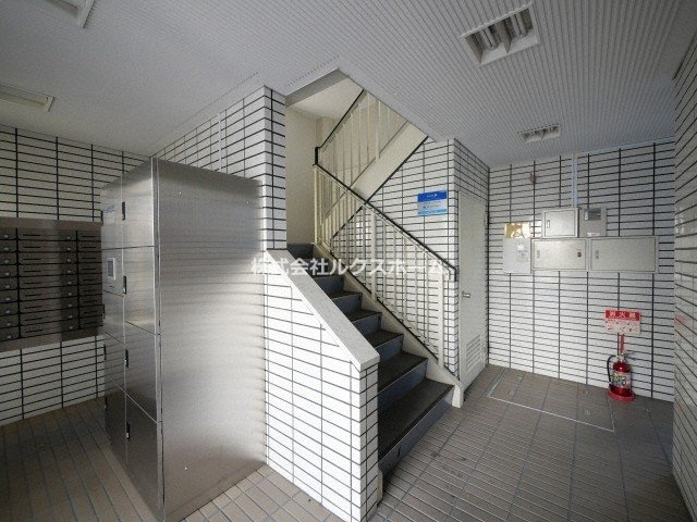 ホワイトプラザのロビー|建物の内部です