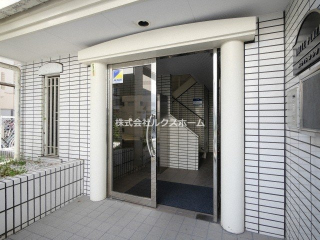 ホワイトプラザのエントランス|建物の内部です