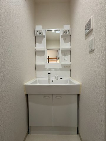 エムフラット衣摺Iの洗面所