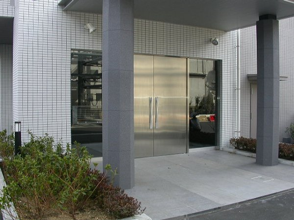 コンフォリア南砂町のエントランス