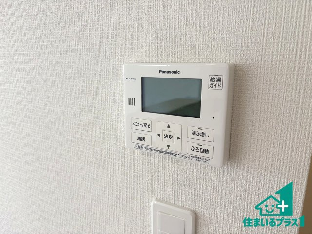 ●大和郡山市今国府町　第2期　新築一戸建ての発電・温水設備|給湯器リモコン（LDK側）ボタン一つでお風呂のお湯はり・追い炊き可能！便利な呼び出し機能付き！表示文字が大きく読みやすい有機ＥＬを採用！どの角度からも見やすくなっています。
