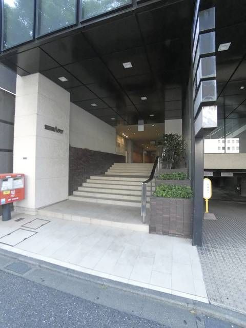 飯田橋ハイタウンのエントランス