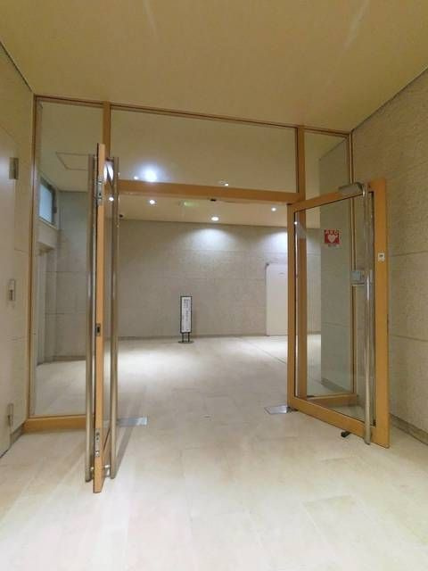 飯田橋ハイタウンのエントランス