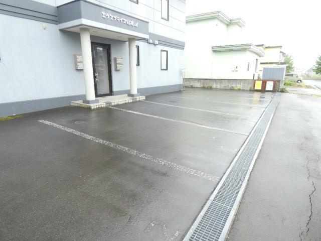エクスプライス緑陽Aの駐車場