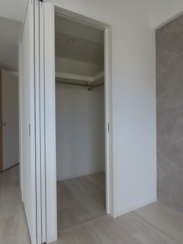 大阪市淀川区十三本町２丁目の賃貸マンションの収納