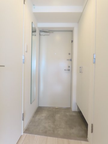大阪市淀川区十三本町２丁目の賃貸マンションの玄関