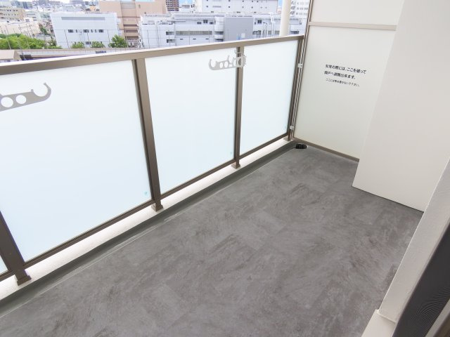 大阪市淀川区十三本町２丁目の賃貸マンションのバルコニー