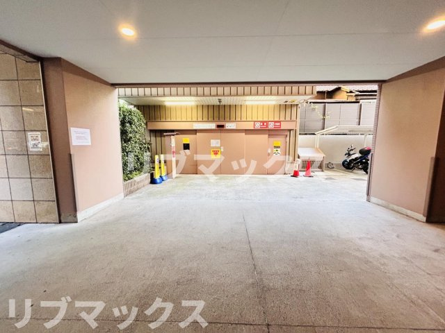 【駐車場】