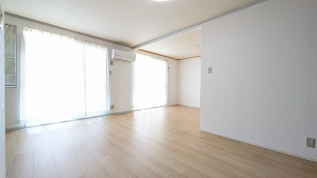 岡山市南区洲崎３丁目のアパートの居間・リビング