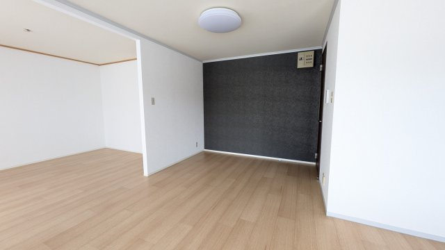 岡山市南区洲崎３丁目のアパートの居間・リビング