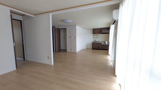 岡山市南区洲崎３丁目のアパートの居間・リビング