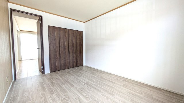 岡山市南区洲崎３丁目のアパートの洋室