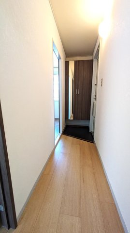 岡山市南区洲崎３丁目のアパートの玄関