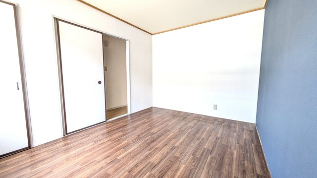 岡山市南区洲崎３丁目のアパートの洋室