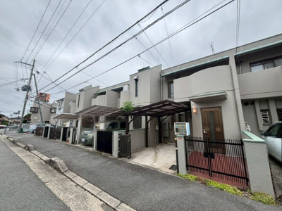 【前面道路含む現地写真】 | 高槻市南平台4丁目　テラスハウス