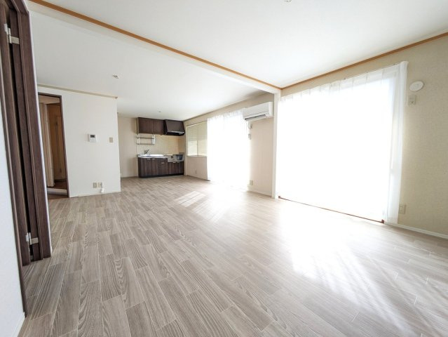 岡山市南区洲崎３丁目のアパートの居間・リビング