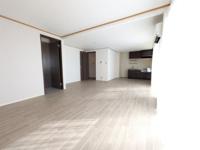 岡山市南区洲崎３丁目のアパートの居間・リビング