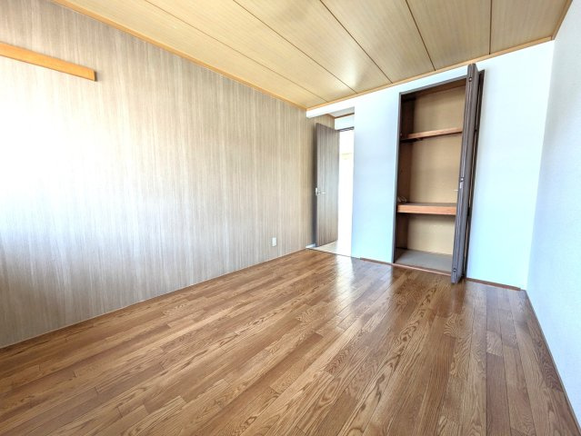 岡山市南区洲崎３丁目のアパートの居間・リビング