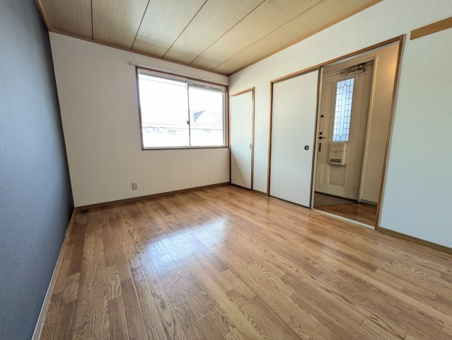 岡山市南区洲崎３丁目のアパートの居間・リビング