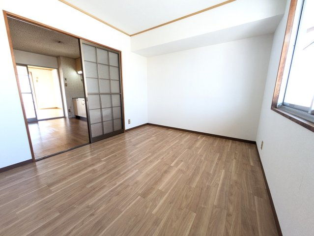 カーサ若葉Aの洋室