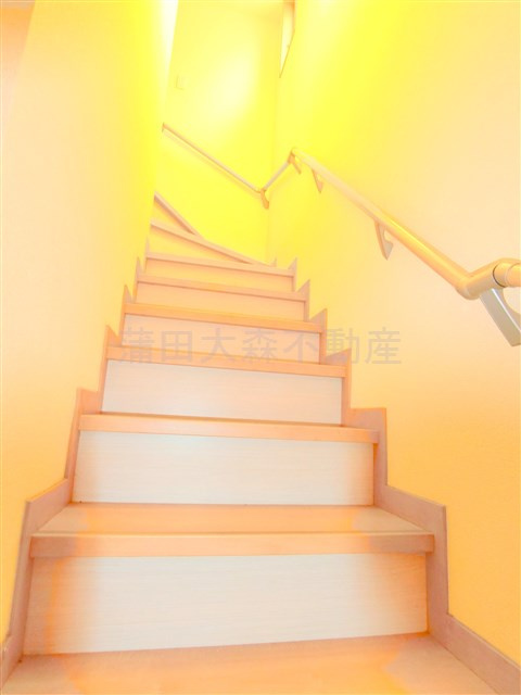 本羽田三丁目戸建ての設備|階段