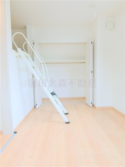 本羽田三丁目戸建ての洋室