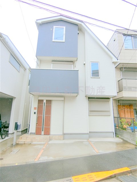 本羽田三丁目戸建ての外観|2016年11月築　木造地上3階建てペット可駐車場付戸建て賃貸
東京都大田区本羽田3丁目　京急空港線大鳥居駅徒歩11分、糀谷駅徒歩15分