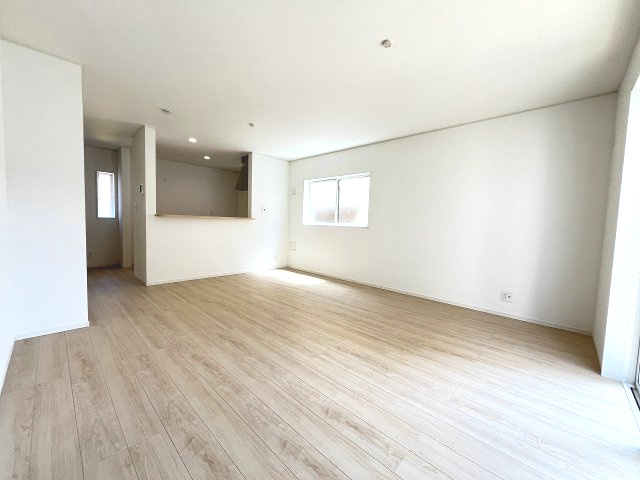 【居間・リビング】 | 福岡市城南区梅林1丁目第3　1号棟（全1棟）【仲介手数料無料・0円】 | 施工例。施工例は完成時と異なる場合があります。