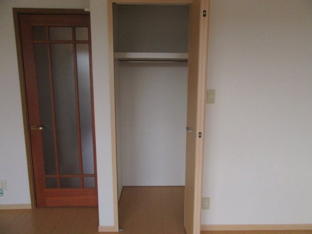 マウン・シャルマンのその他