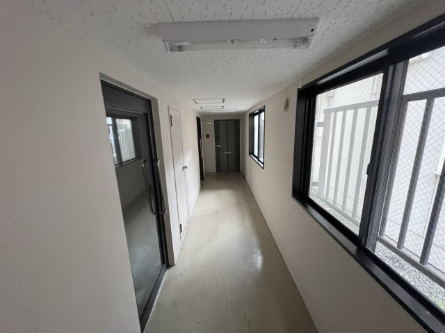 札幌市南区澄川四条２丁目の賃貸マンションのロビー