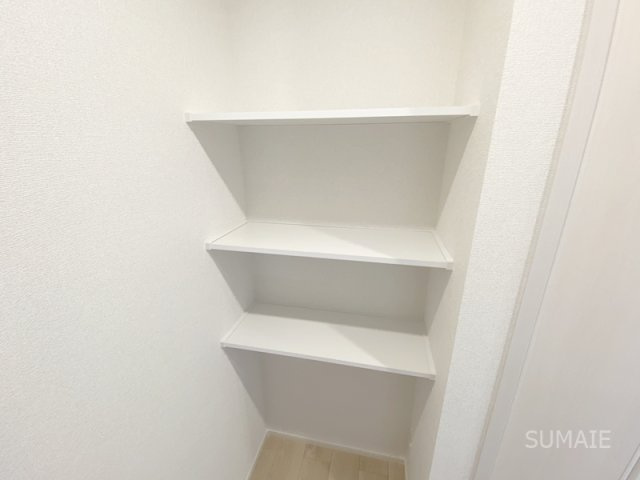 ヒカルサ西大宮の収納|好きな物を飾れる棚収納！