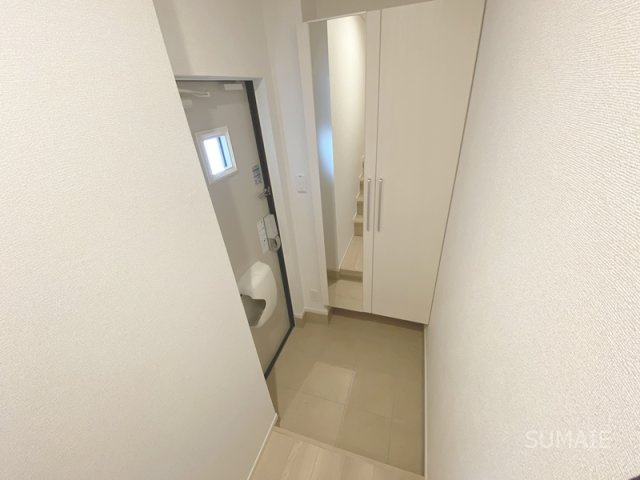 ヒカルサ西大宮の玄関|フラットな玄関です！