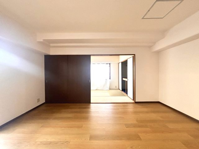 ハイネス岡本の居間・リビング