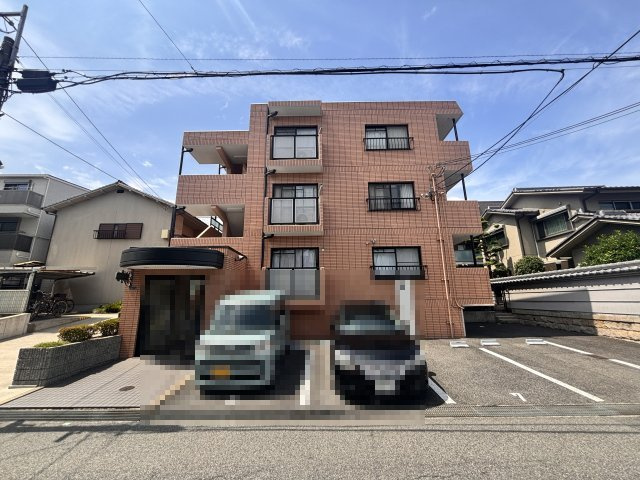 ハイネス岡本の外観