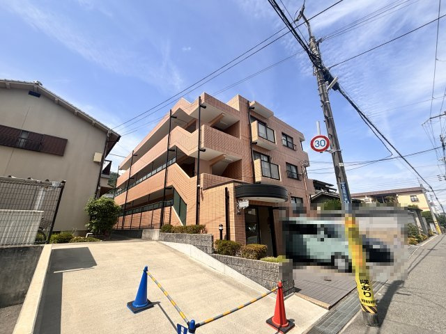 ハイネス岡本の外観