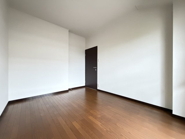 エスポア千代田の洋室