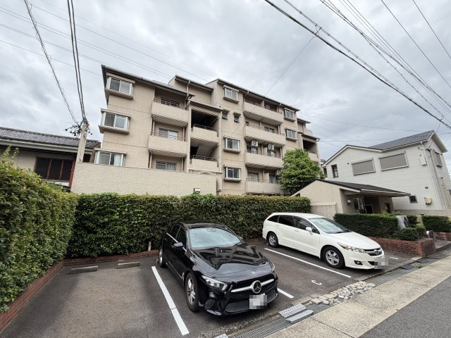 エスポア千代田の駐車場