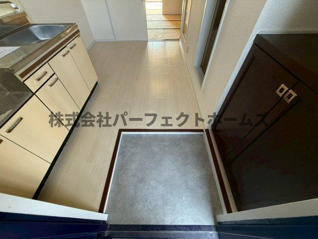 栄光サンプラザⅠの玄関|収納もある玄関です