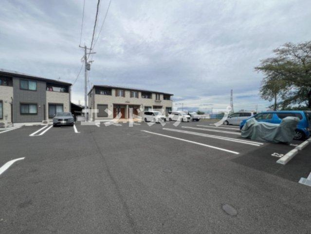モンテリザイア藤岡　Ⅱの駐車場|高崎、前橋のお部屋探しはエンドスケープまで！お客様の理想お聞かせ下さい♪