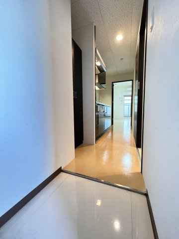 福岡市博多区堅粕４丁目の賃貸マンションの玄関
