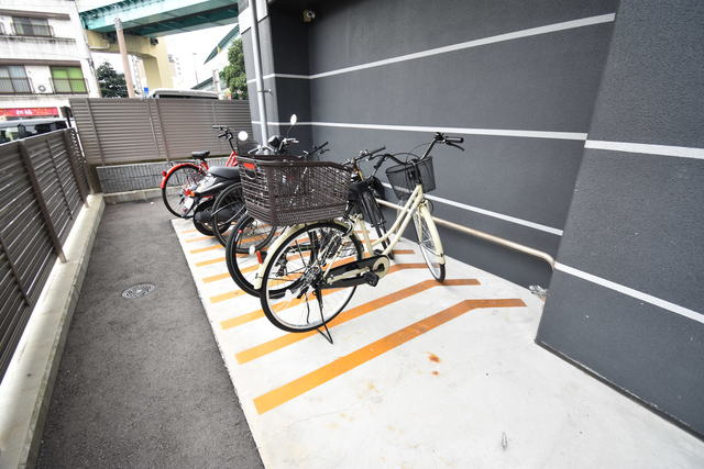 福岡市博多区堅粕４丁目の賃貸マンションの駐車場