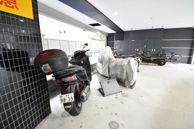 福岡市博多区堅粕４丁目の賃貸マンションの駐車場