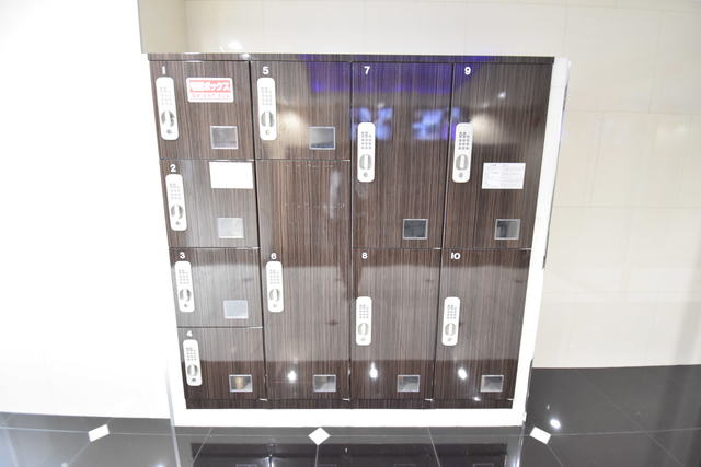 福岡市博多区堅粕４丁目の賃貸マンションのエントランス
