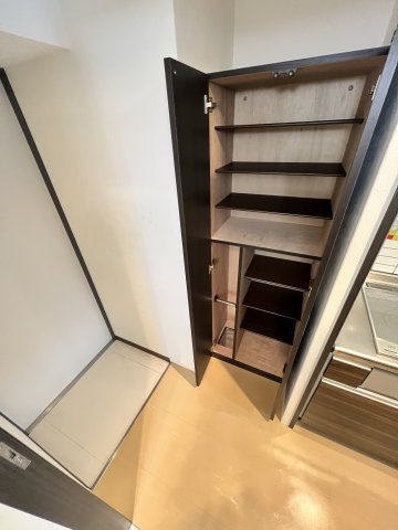福岡市博多区堅粕４丁目の賃貸マンションの玄関