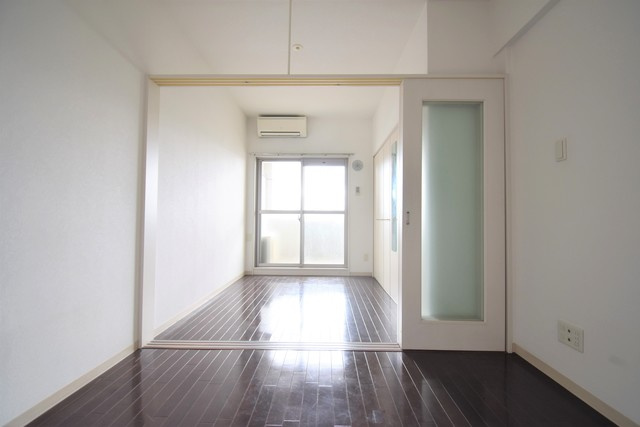 福岡市中央区長浜２丁目の賃貸マンションの居間・リビング