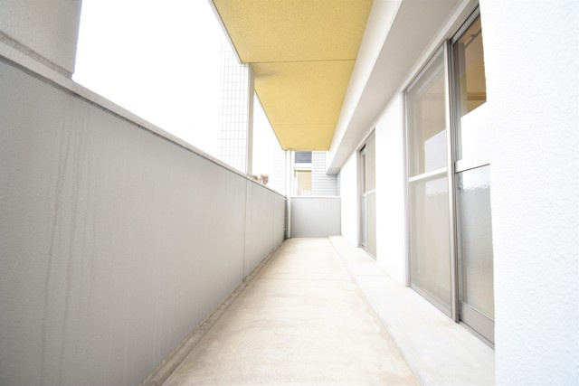 福岡市博多区博多駅南２丁目の賃貸マンションのバルコニー
