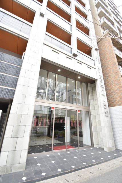 福岡市博多区博多駅南２丁目の賃貸マンションのエントランス